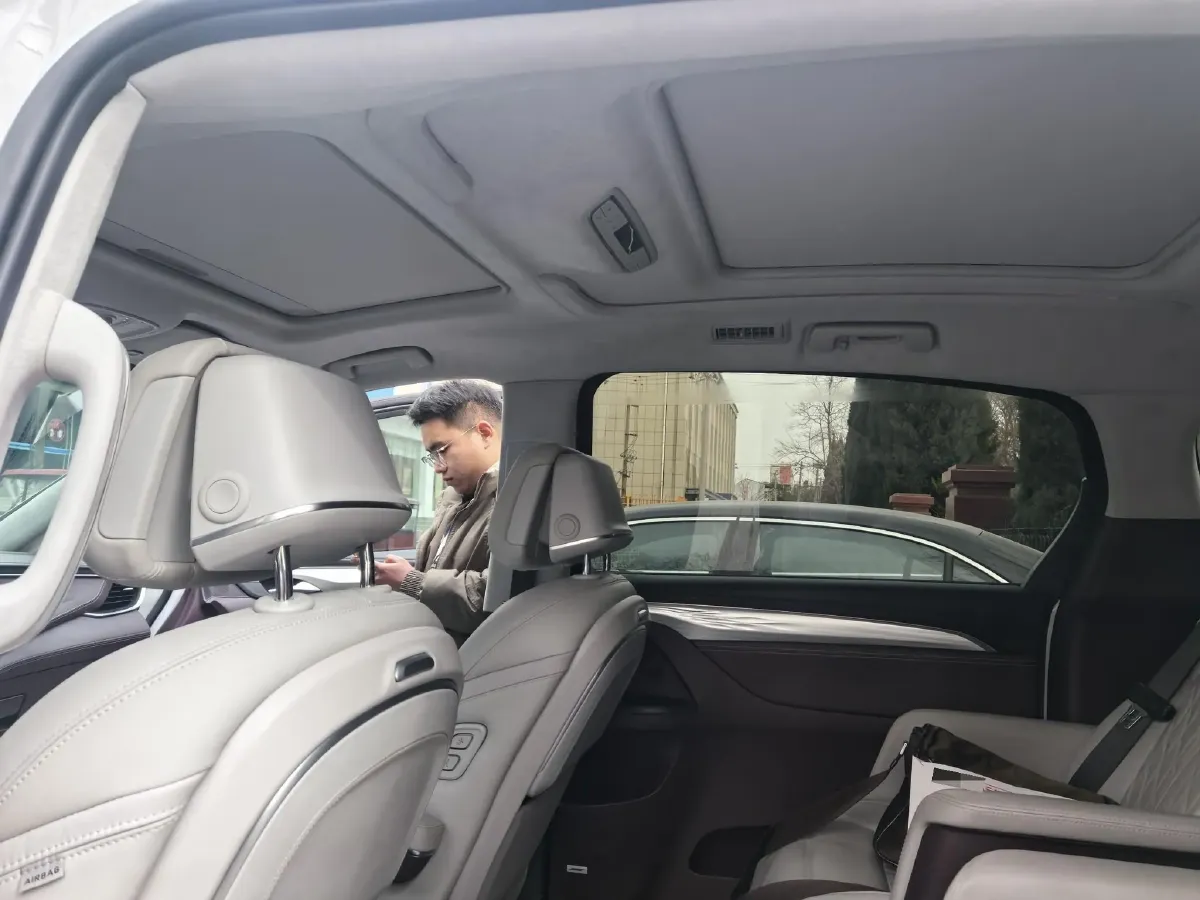 2022 Buick GL8 2.0T 237HP L4 9AT,autocango,china used car exporter,china ev exporter,chinese used car exporter,chinese used ev exporter