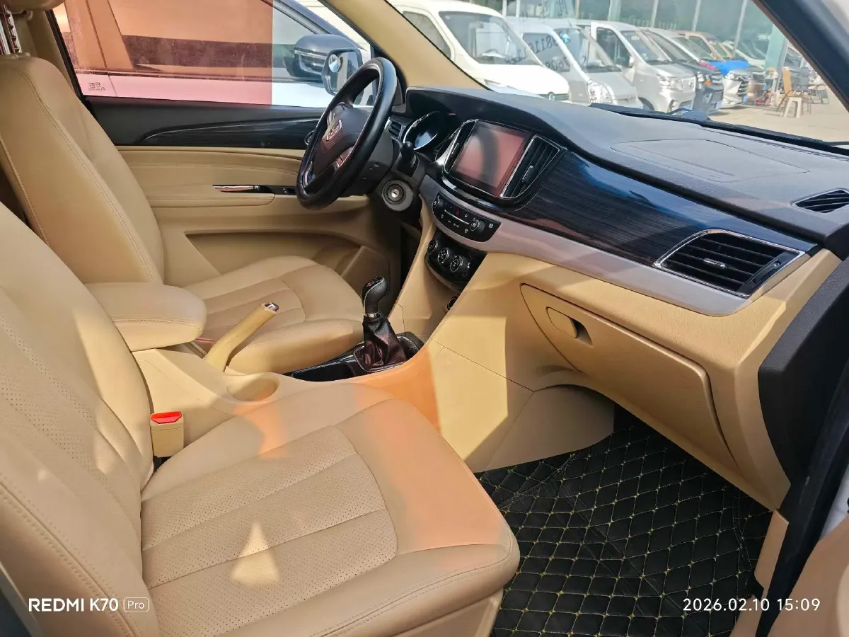 2016 BaoJun 730 1.5L 112HP L4 5MT,autocango,china used car exporter,china ev exporter,chinese used car exporter,chinese used ev exporter