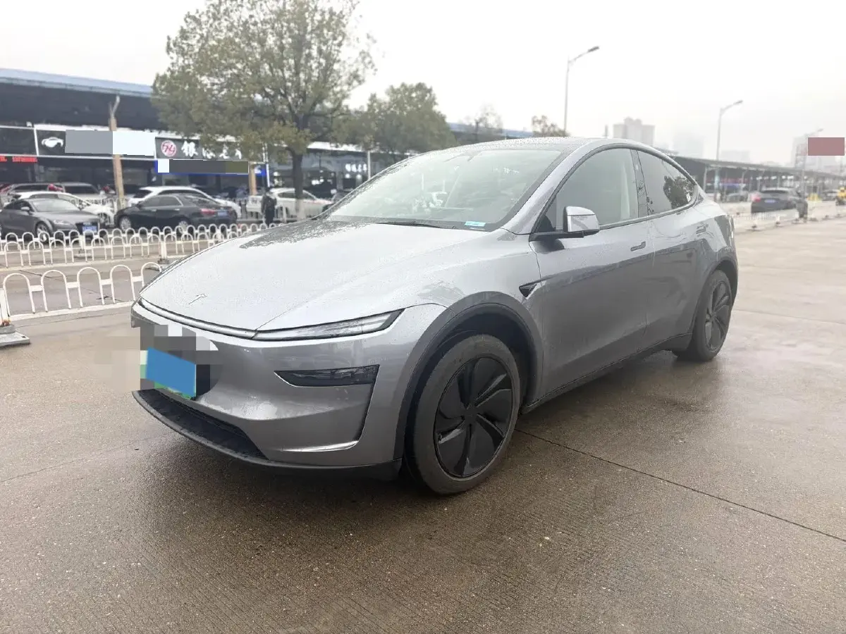 2025 Tesla Model Y BEV 62.5KWH