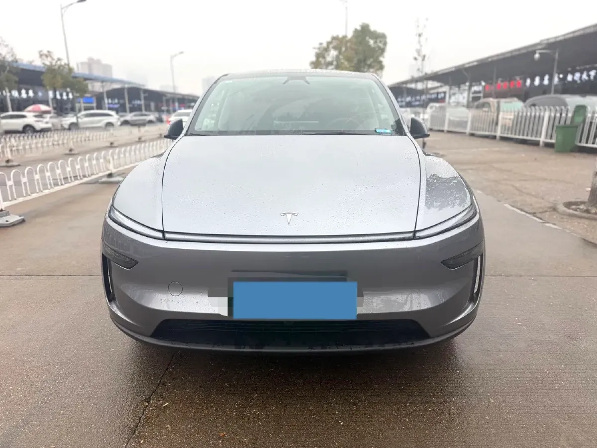 2025 Tesla Model Y BEV 62.5KWH,autocango,china used car exporter,china ev exporter,chinese used car exporter,chinese used ev exporter