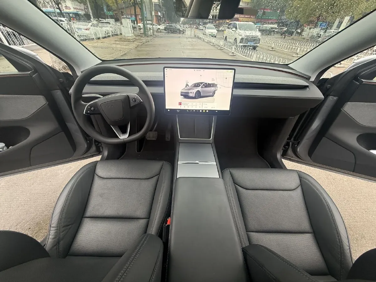 2025 Tesla Model Y BEV 62.5KWH,autocango,china used car exporter,china ev exporter,chinese used car exporter,chinese used ev exporter