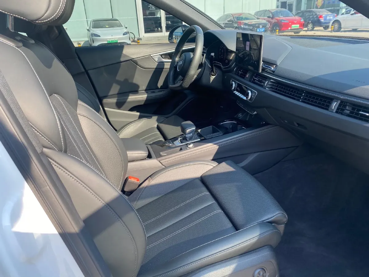 2024 Audi A4L 2.0T 190HP L4 7DCT,autocango,china used car exporter,china ev exporter,chinese used car exporter,chinese used ev exporter