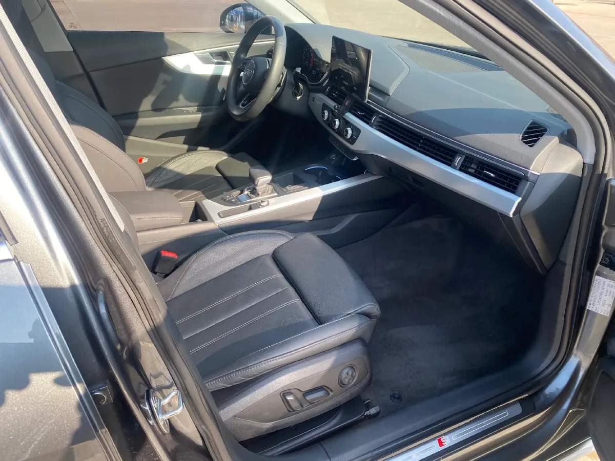 2020 Audi A4L 2.0T 190HP L4 7DCT,autocango,china used car exporter,china ev exporter,chinese used car exporter,chinese used ev exporter