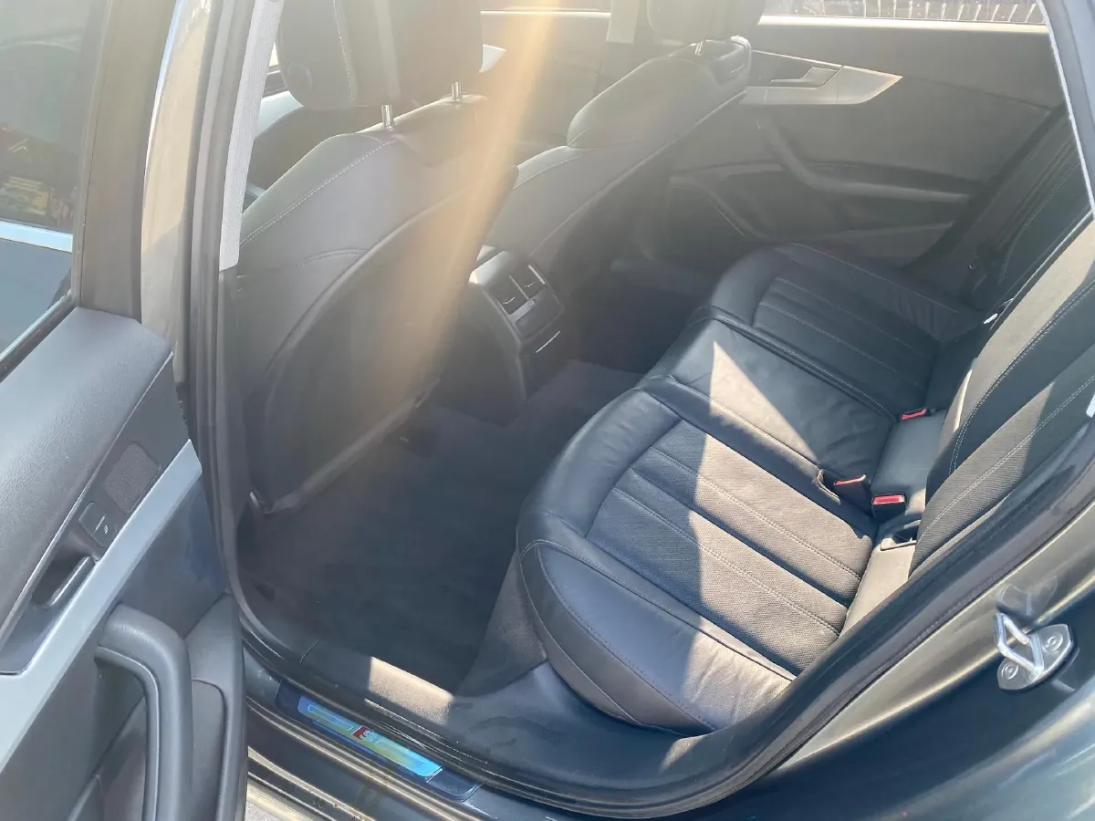 2020 Audi A4L 2.0T 190HP L4 7DCT,autocango,china used car exporter,china ev exporter,chinese used car exporter,chinese used ev exporter