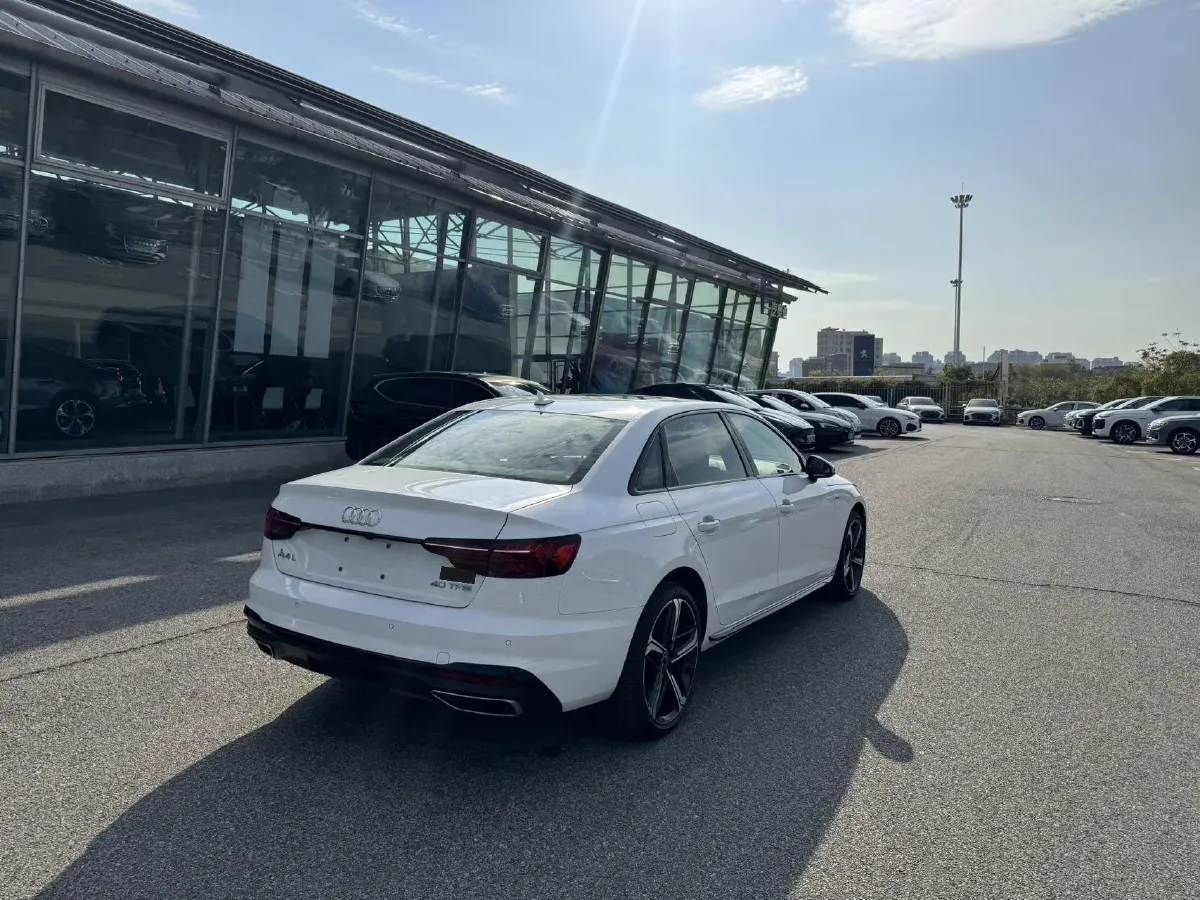 2023 Audi A4L 2.0T 190HP L4 7DCT,autocango,china used car exporter,china ev exporter,chinese used car exporter,chinese used ev exporter