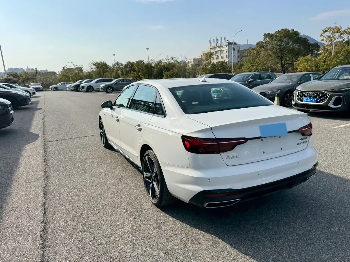 2023 Audi A4L 2.0T 190HP L4 7DCT,autocango,china used car exporter,china ev exporter,chinese used car exporter,chinese used ev exporter