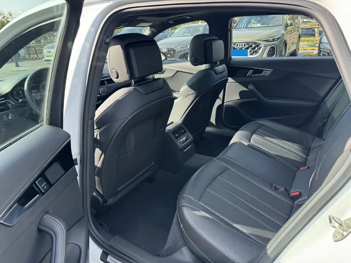 2023 Audi A4L 2.0T 190HP L4 7DCT,autocango,china used car exporter,china ev exporter,chinese used car exporter,chinese used ev exporter