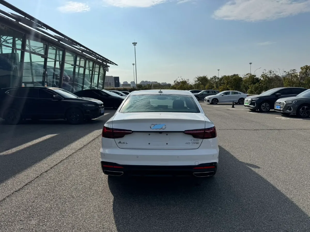 2023 Audi A4L 2.0T 190HP L4 7DCT,autocango,china used car exporter,china ev exporter,chinese used car exporter,chinese used ev exporter