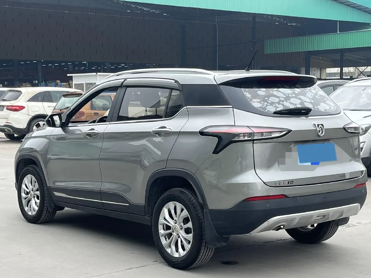 2019 BaoJun 730 1.5L 105HP L4 6MT,autocango,china used car exporter,china ev exporter,chinese used car exporter,chinese used ev exporter