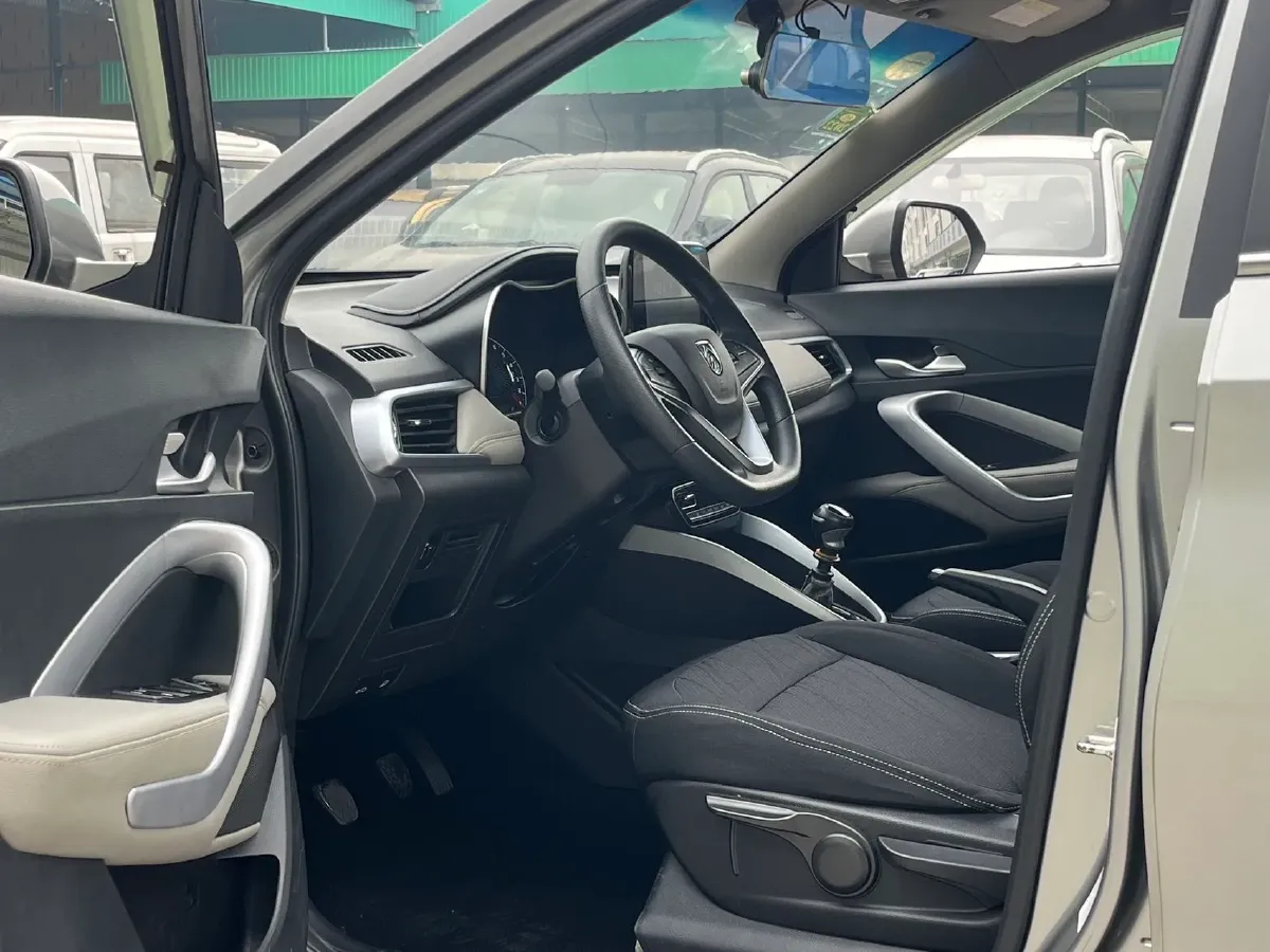 2019 BaoJun 730 1.5L 105HP L4 6MT,autocango,china used car exporter,china ev exporter,chinese used car exporter,chinese used ev exporter