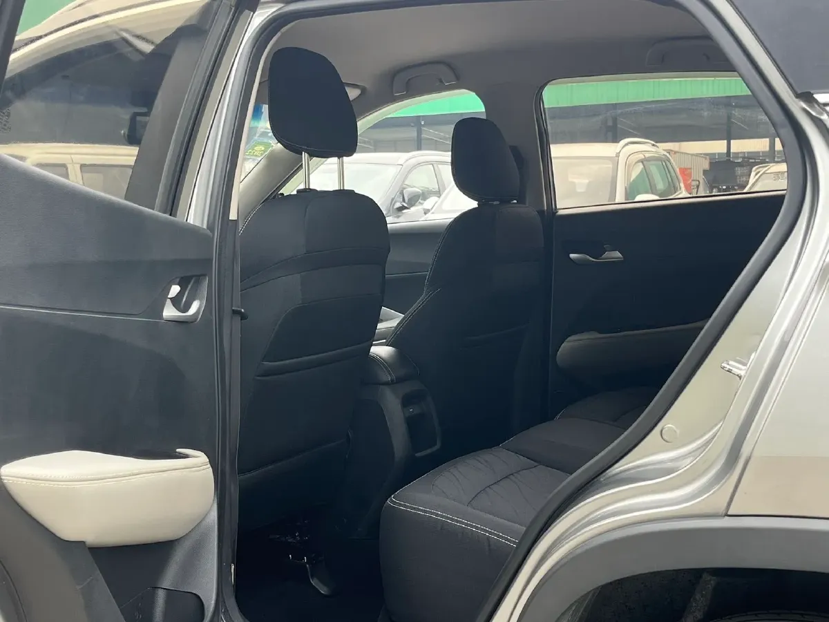 2019 BaoJun 730 1.5L 105HP L4 6MT,autocango,china used car exporter,china ev exporter,chinese used car exporter,chinese used ev exporter