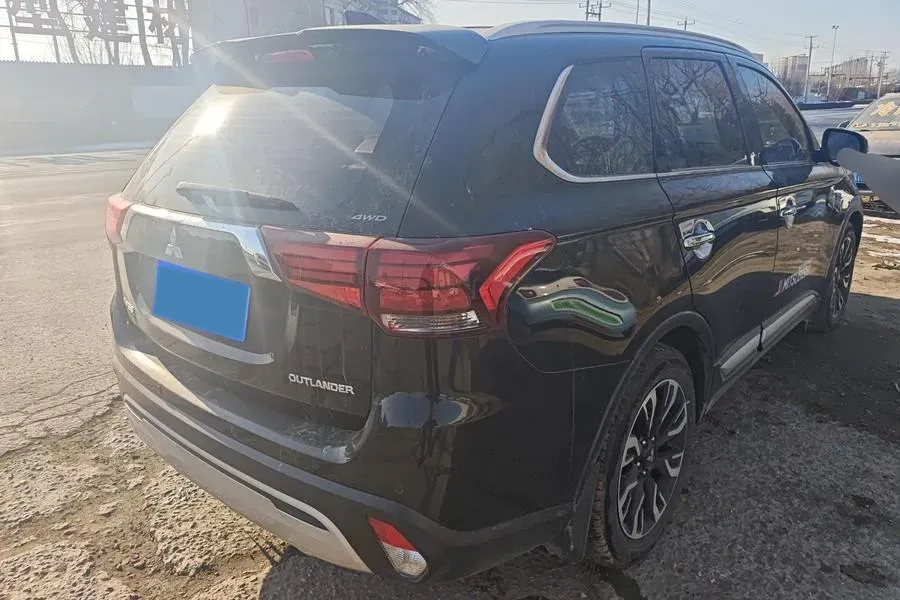 2020 Mitsubishi Outlander 2.4L 192HP L4 CVT,autocango,china used car exporter,china ev exporter,chinese used car exporter,chinese used ev exporter