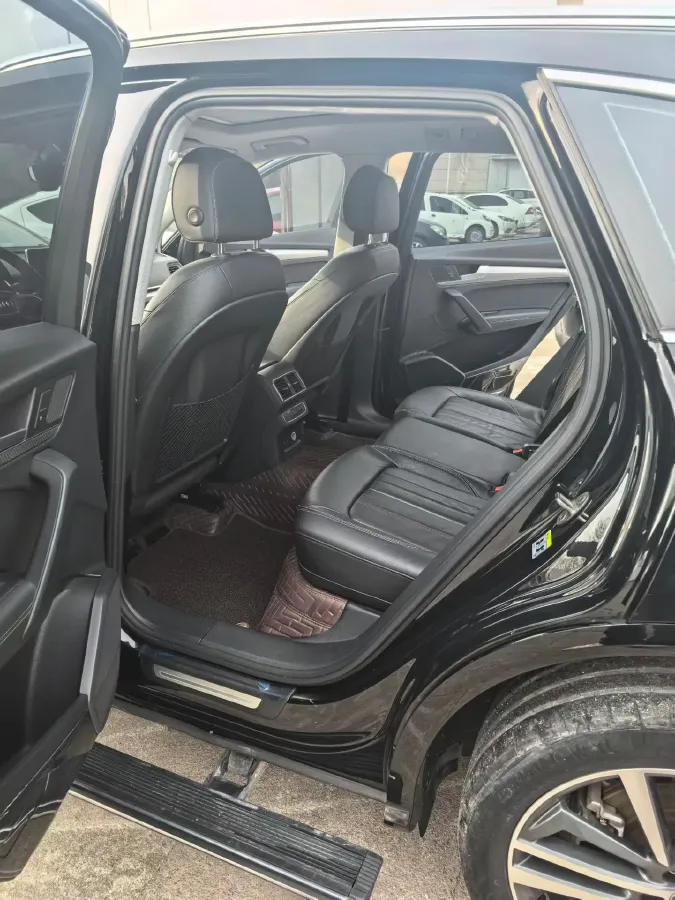 2020 Audi Q5L 2.0T 252HP L4 7DCT,autocango,china used car exporter,china ev exporter,chinese used car exporter,chinese used ev exporter