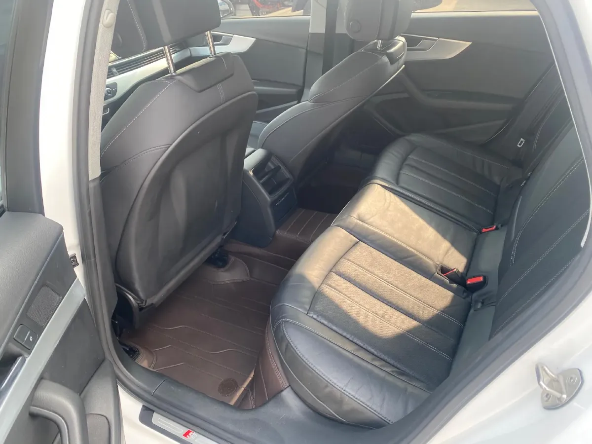 2020 Audi A4L 2.0T 190HP L4 7DCT,autocango,china used car exporter,china ev exporter,chinese used car exporter,chinese used ev exporter