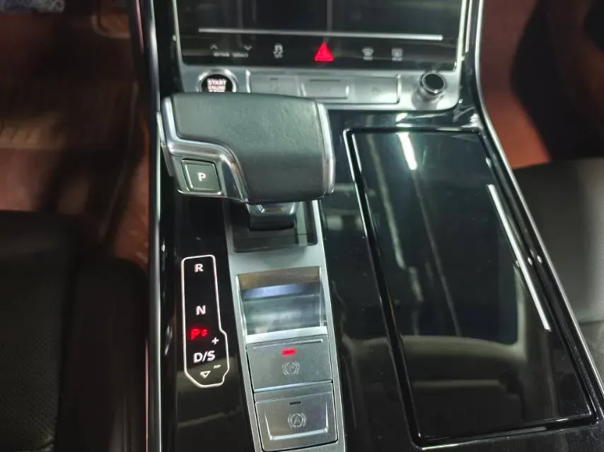 2021 Audi A8 3.0T 340HP V6 8AT PHEV 14.1KWH,autocango,china used car exporter,china ev exporter,chinese used car exporter,chinese used ev exporter