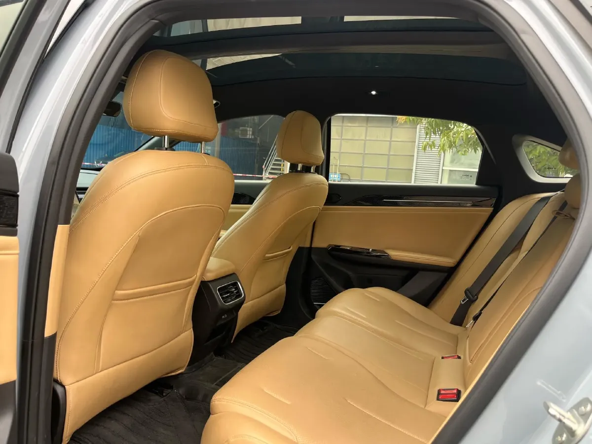 2023 Geely Galaxy L6 1.5T 163HP L4 3DHT PHEV,autocango,china used car exporter,china ev exporter,chinese used car exporter,chinese used ev exporter