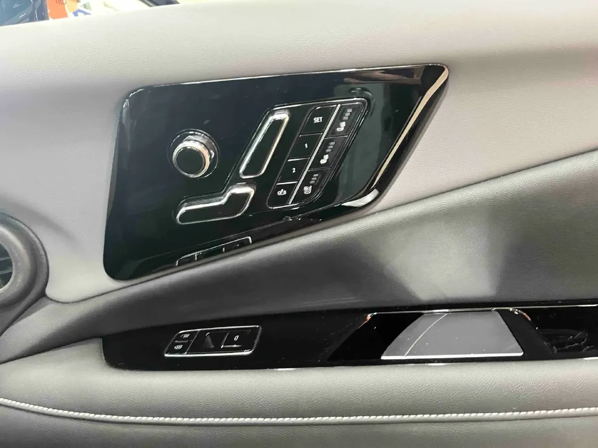 2024 Cadillac OPTIQ BEV 68.4KWH,autocango,china used car exporter,china ev exporter,chinese used car exporter,chinese used ev exporter