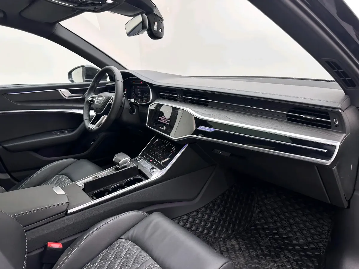 2024 Audi A6L 2.0T 245HP L4 7DCT,autocango,china used car exporter,china ev exporter,chinese used car exporter,chinese used ev exporter