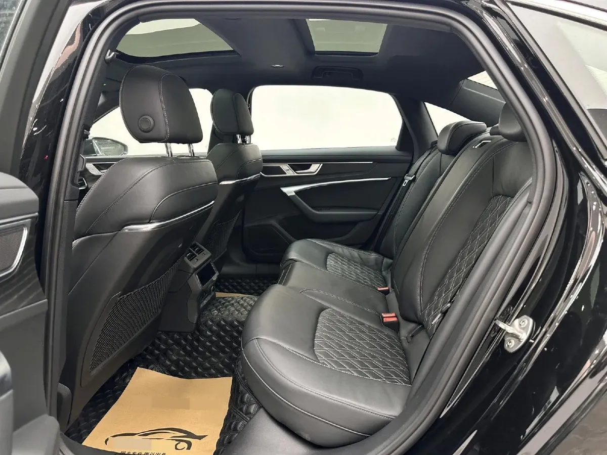 2024 Audi A6L 2.0T 245HP L4 7DCT,autocango,china used car exporter,china ev exporter,chinese used car exporter,chinese used ev exporter