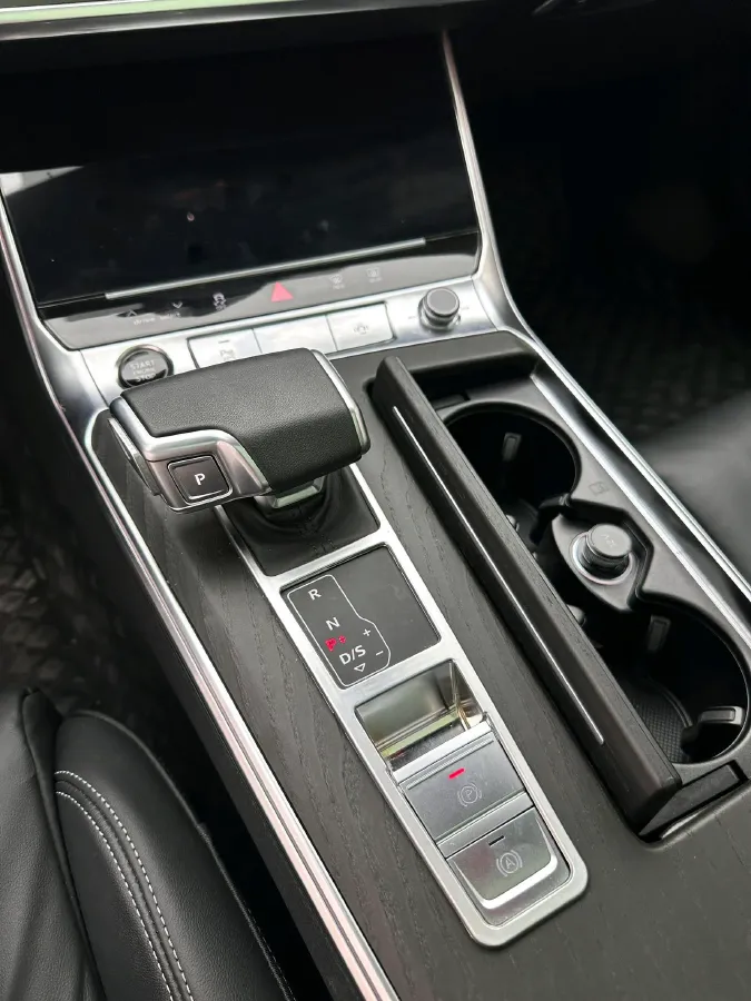 2024 Audi A6L 2.0T 245HP L4 7DCT,autocango,china used car exporter,china ev exporter,chinese used car exporter,chinese used ev exporter