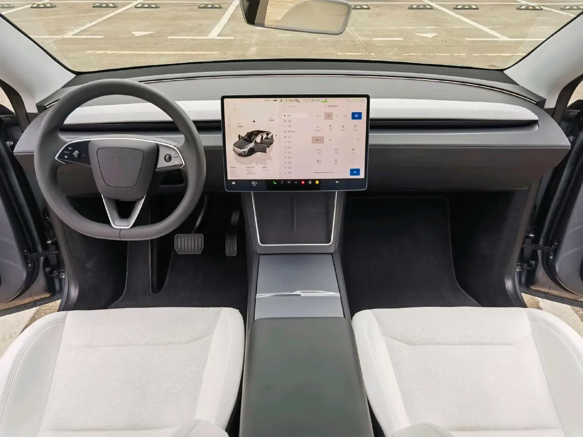 2025 Tesla Model Y BEV 62.5KWH,autocango,china used car exporter,china ev exporter,chinese used car exporter,chinese used ev exporter