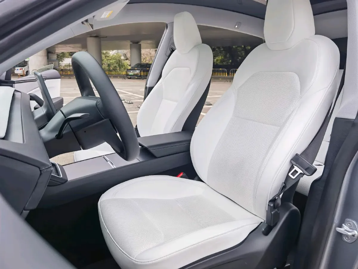 2025 Tesla Model Y BEV 62.5KWH,autocango,china used car exporter,china ev exporter,chinese used car exporter,chinese used ev exporter