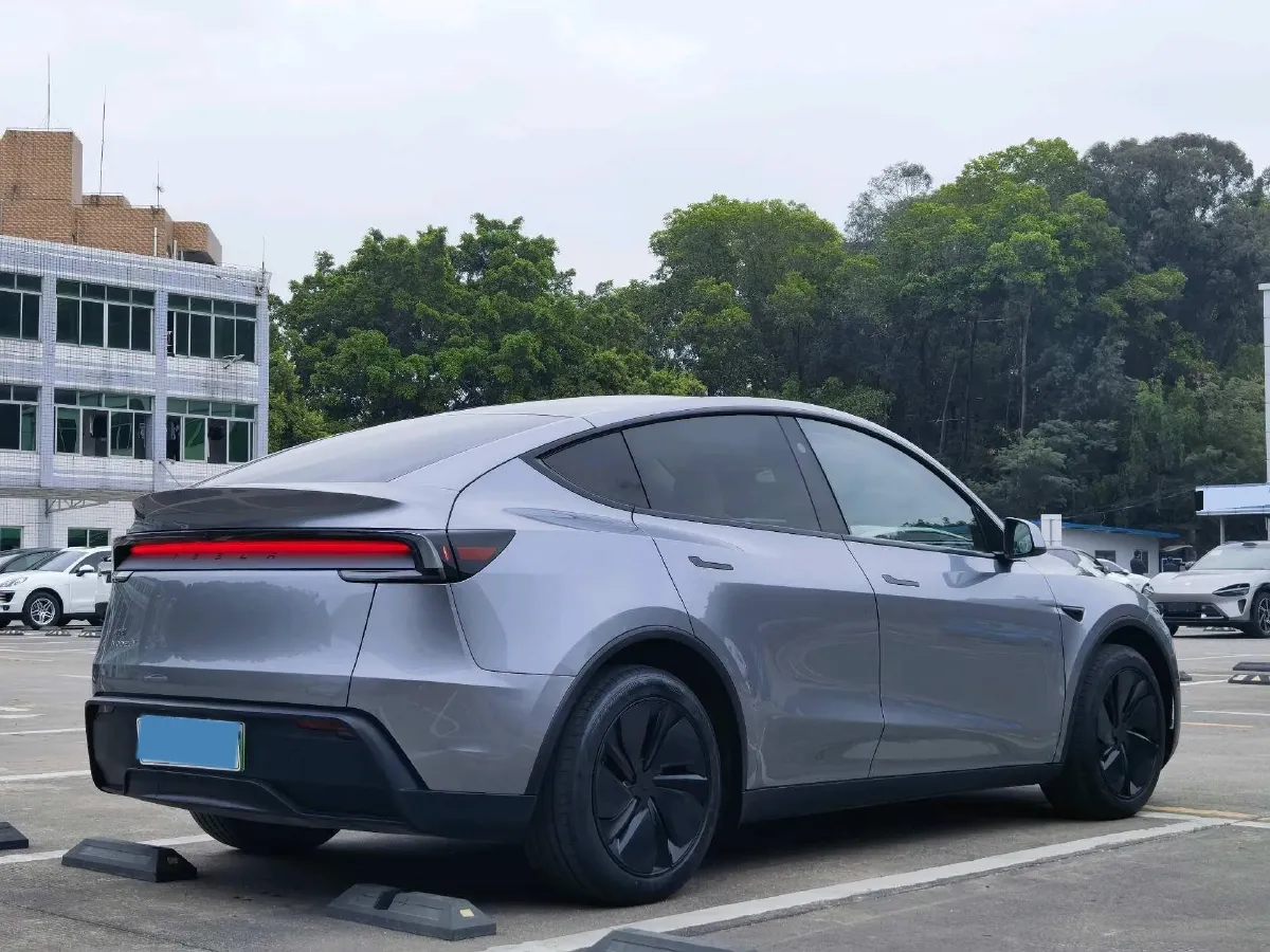2025 Tesla Model Y BEV 62.5KWH,autocango,china used car exporter,china ev exporter,chinese used car exporter,chinese used ev exporter