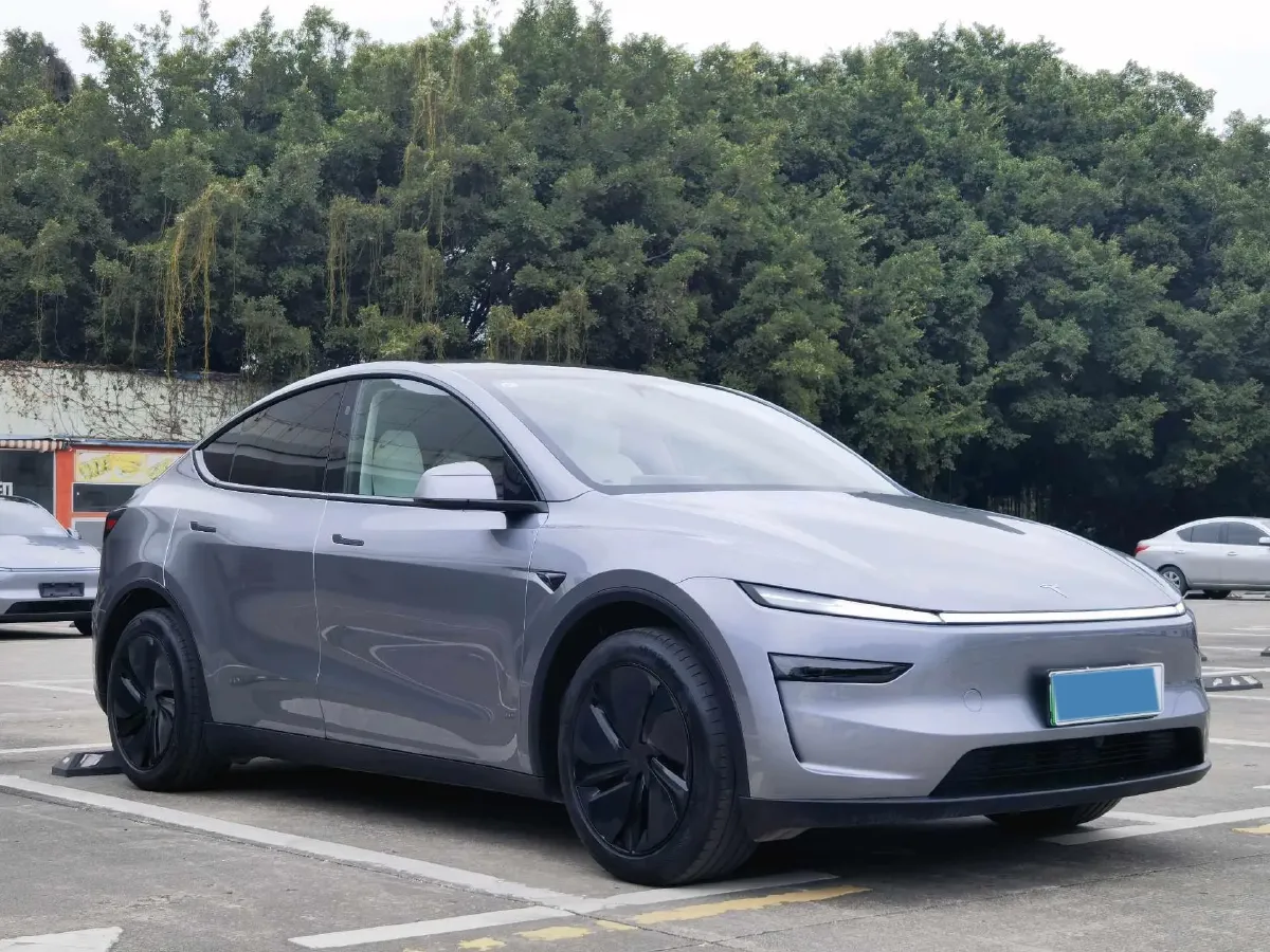 2025 Tesla Model Y BEV 62.5KWH,autocango,china used car exporter,china ev exporter,chinese used car exporter,chinese used ev exporter
