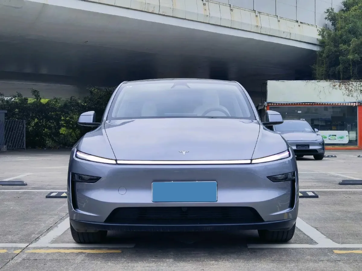 2025 Tesla Model Y BEV 62.5KWH,autocango,china used car exporter,china ev exporter,chinese used car exporter,chinese used ev exporter