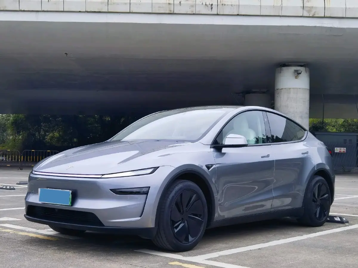 2025 Tesla Model Y BEV 62.5KWH