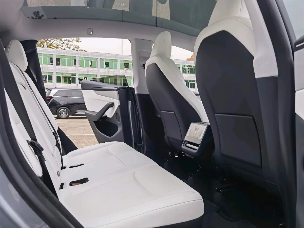 2025 Tesla Model Y BEV 62.5KWH,autocango,china used car exporter,china ev exporter,chinese used car exporter,chinese used ev exporter