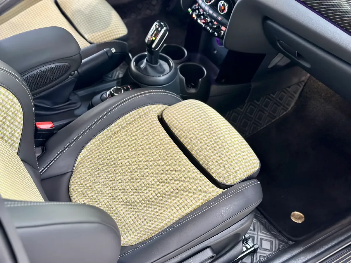 2023 MINI MINI 2.0T 178HP L4 7DCT,autocango,china used car exporter,china ev exporter,chinese used car exporter,chinese used ev exporter