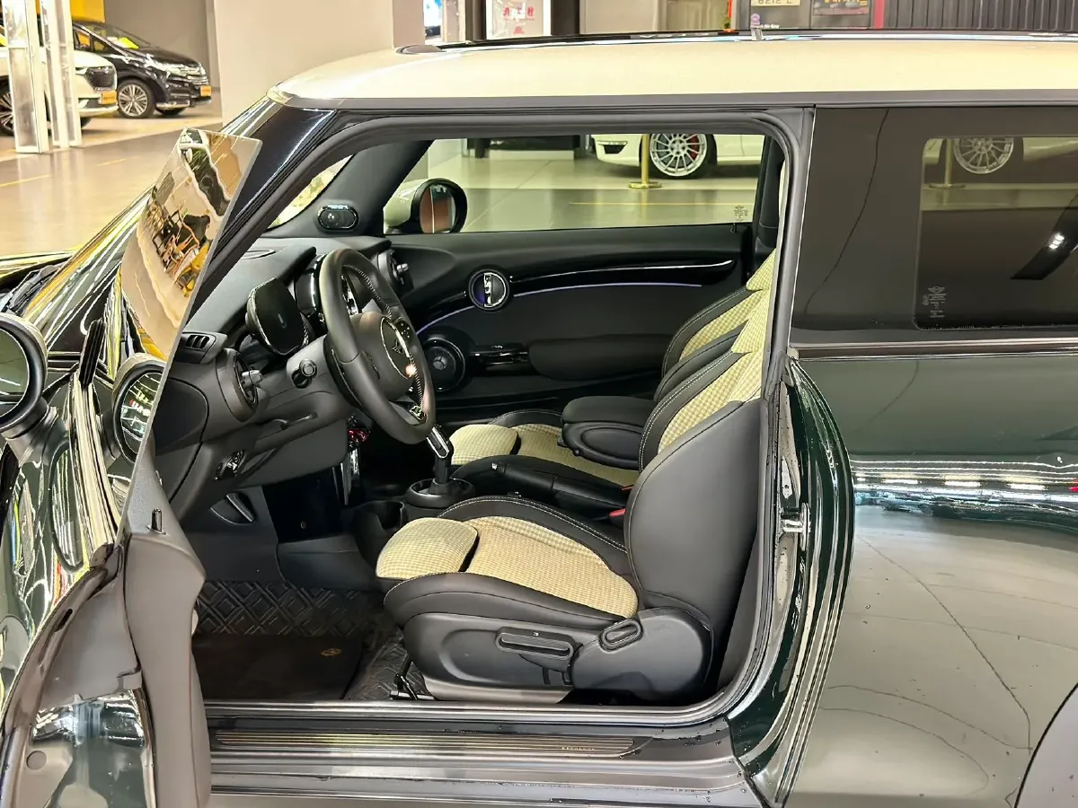 2023 MINI MINI 2.0T 178HP L4 7DCT,autocango,china used car exporter,china ev exporter,chinese used car exporter,chinese used ev exporter