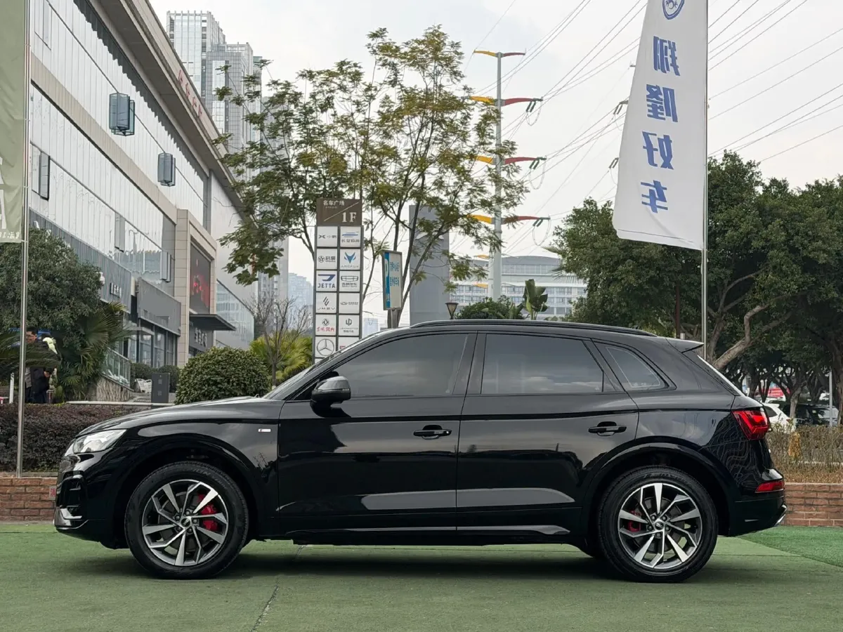 2024 Audi Q5L 2.0T 245HP L4 7DCT,autocango,china used car exporter,china ev exporter,chinese used car exporter,chinese used ev exporter