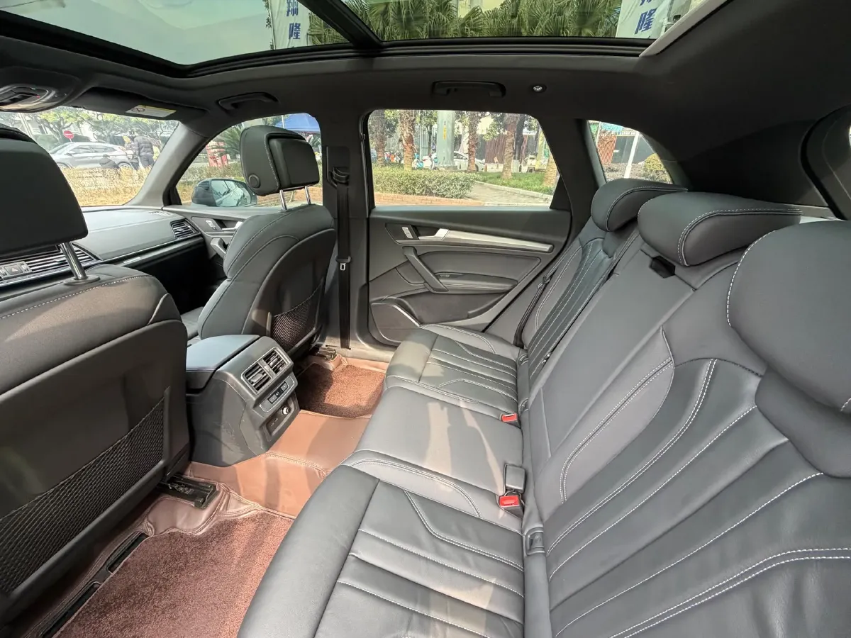 2024 Audi Q5L 2.0T 245HP L4 7DCT,autocango,china used car exporter,china ev exporter,chinese used car exporter,chinese used ev exporter