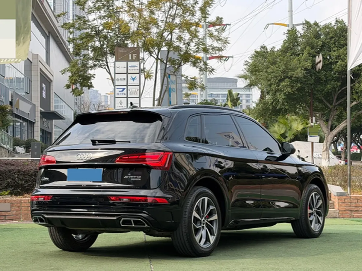 2024 Audi Q5L 2.0T 245HP L4 7DCT,autocango,china used car exporter,china ev exporter,chinese used car exporter,chinese used ev exporter