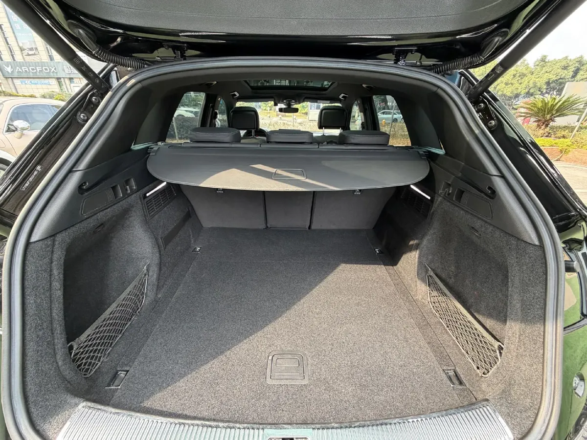 2024 Audi Q5L 2.0T 245HP L4 7DCT,autocango,china used car exporter,china ev exporter,chinese used car exporter,chinese used ev exporter