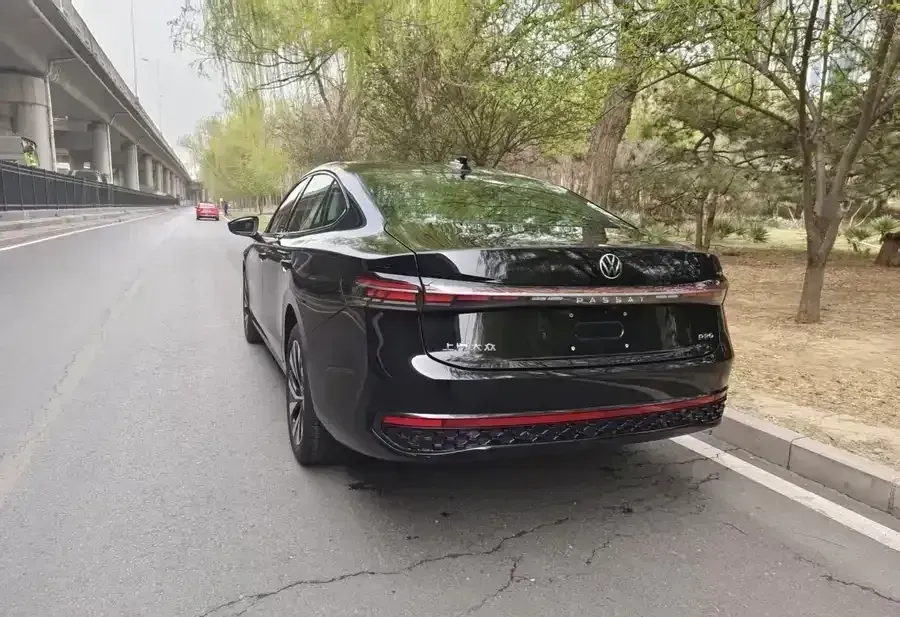 2025 Volkswagen Passat 2.0T 220HP L4 7DCT,autocango,china used car exporter,china ev exporter,chinese used car exporter,chinese used ev exporter