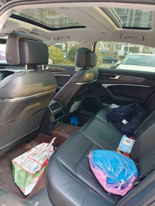 2022 Audi A6L 2.0T 224HP L4 7DCT,autocango,china used car exporter,china ev exporter,chinese used car exporter,chinese used ev exporter