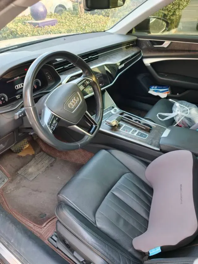 2022 Audi A6L 2.0T 224HP L4 7DCT,autocango,china used car exporter,china ev exporter,chinese used car exporter,chinese used ev exporter