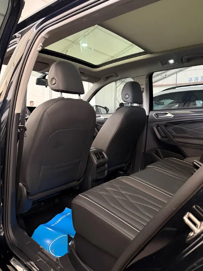 2023 Volkswagen Tiguan L 1.5T 160HP L4 7DCT,autocango,china used car exporter,china ev exporter,chinese used car exporter,chinese used ev exporter