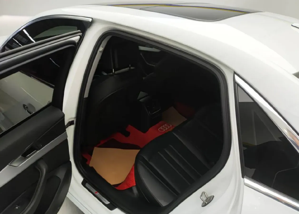 2020 Audi A4L 2.0T 190HP L4 7DCT,autocango,china used car exporter,china ev exporter,chinese used car exporter,chinese used ev exporter