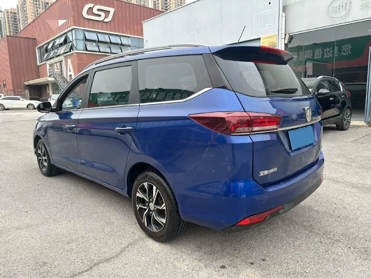 2018 BaoJun 530 1.5T 150HP L4 6MT,autocango,china used car exporter,china ev exporter,chinese used car exporter,chinese used ev exporter