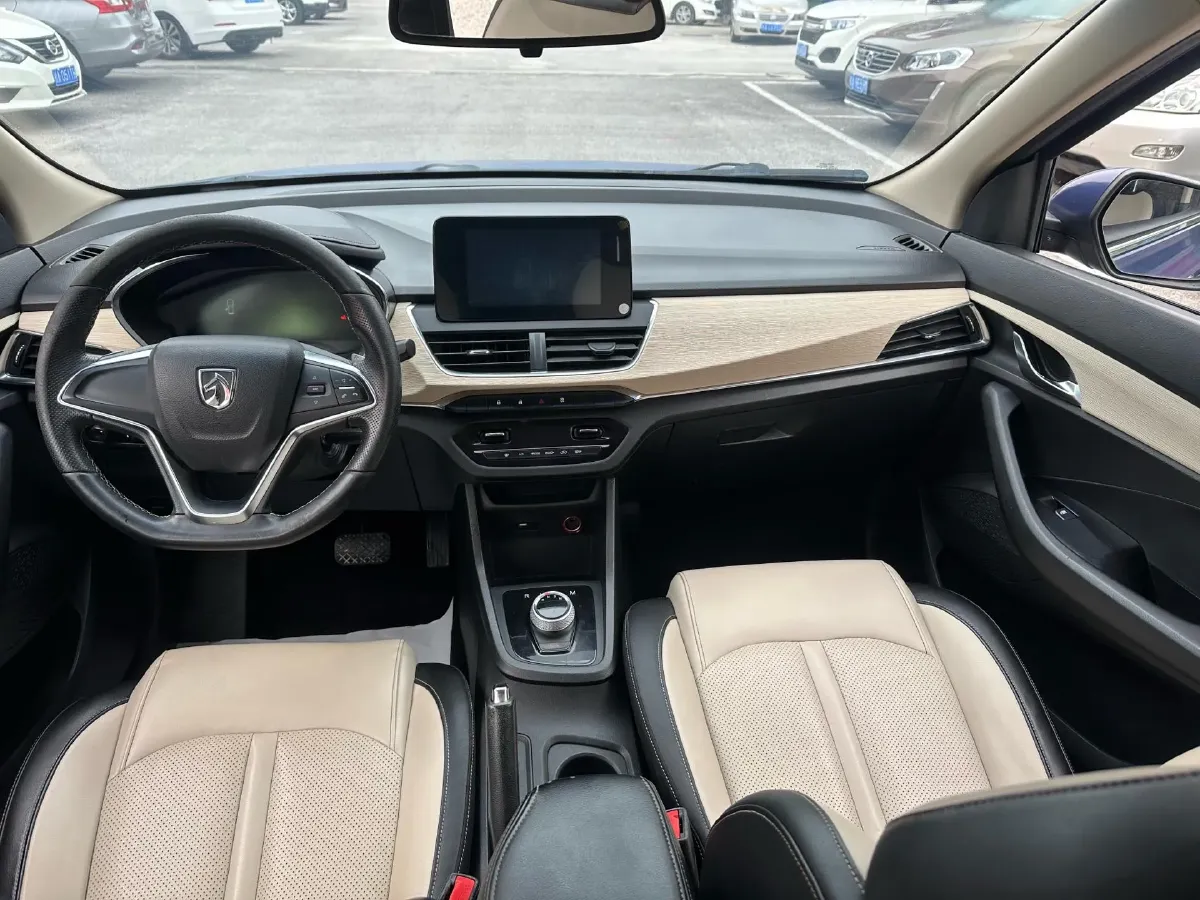 2018 BaoJun 530 1.5T 150HP L4 6MT,autocango,china used car exporter,china ev exporter,chinese used car exporter,chinese used ev exporter
