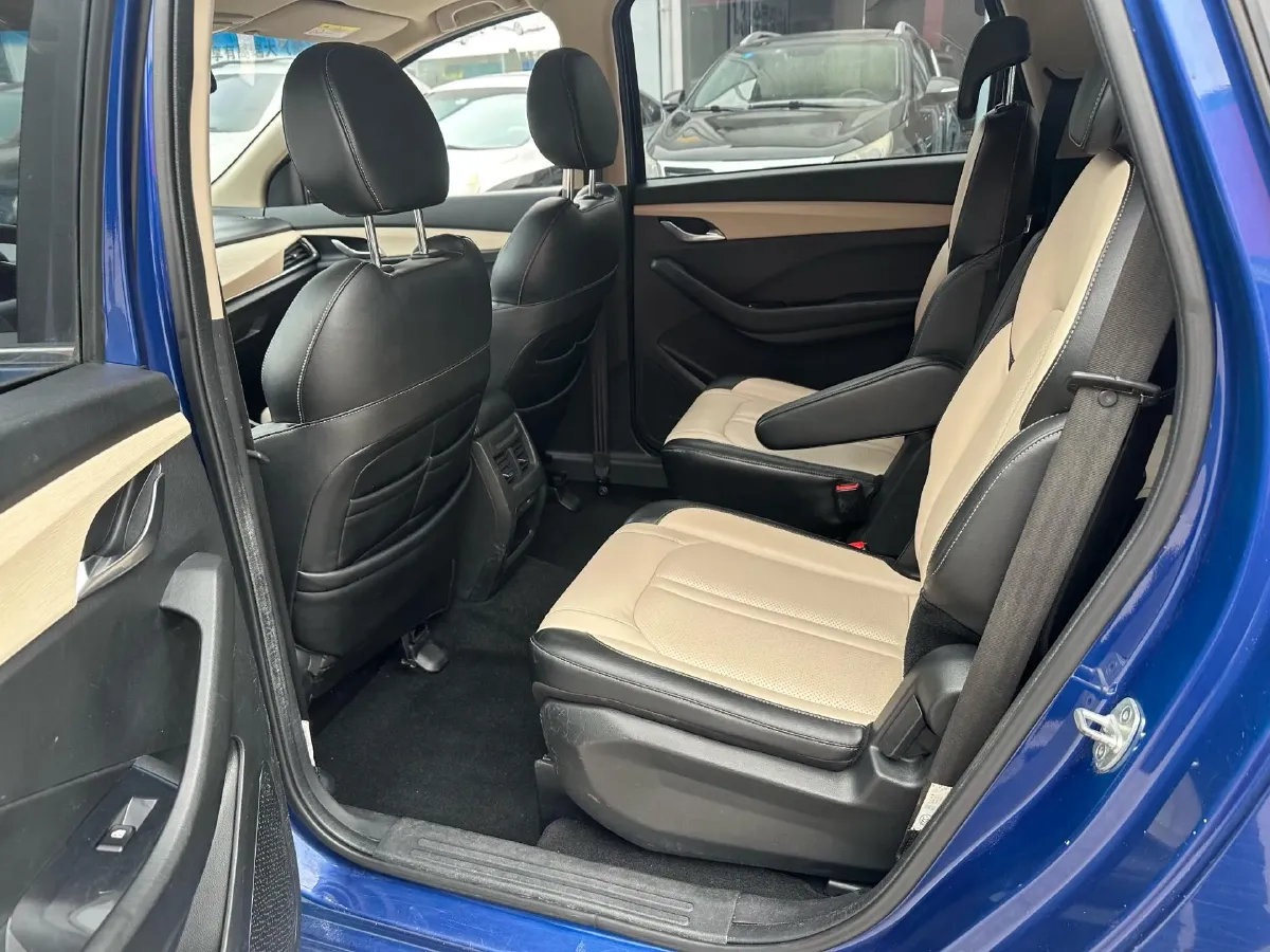 2018 BaoJun 530 1.5T 150HP L4 6MT,autocango,china used car exporter,china ev exporter,chinese used car exporter,chinese used ev exporter