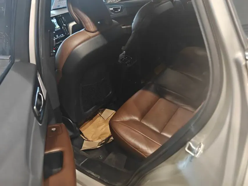 2020 Volvo XC60 2.0T 254HP L4 8AT,autocango,china used car exporter,china ev exporter,chinese used car exporter,chinese used ev exporter