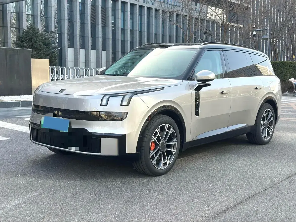 2025 LYNK&CO 900 2.0T 254HP L4 3DHT PHEV