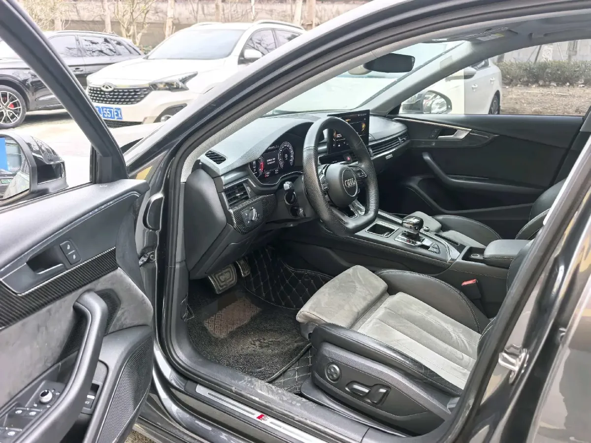 2020 Audi A4L 2.0T 252HP L4 7DCT,autocango,china used car exporter,china ev exporter,chinese used car exporter,chinese used ev exporter