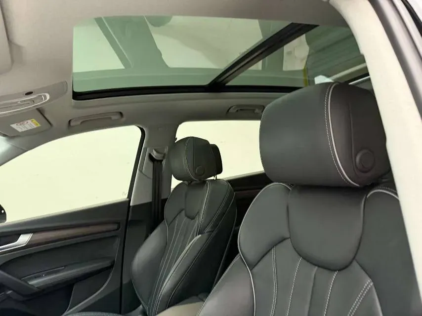 2022 Audi Q5L 2.0T 252HP L4 7DCT,autocango,china used car exporter,china ev exporter,chinese used car exporter,chinese used ev exporter