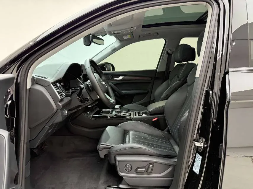 2022 Audi Q5L 2.0T 252HP L4 7DCT,autocango,china used car exporter,china ev exporter,chinese used car exporter,chinese used ev exporter